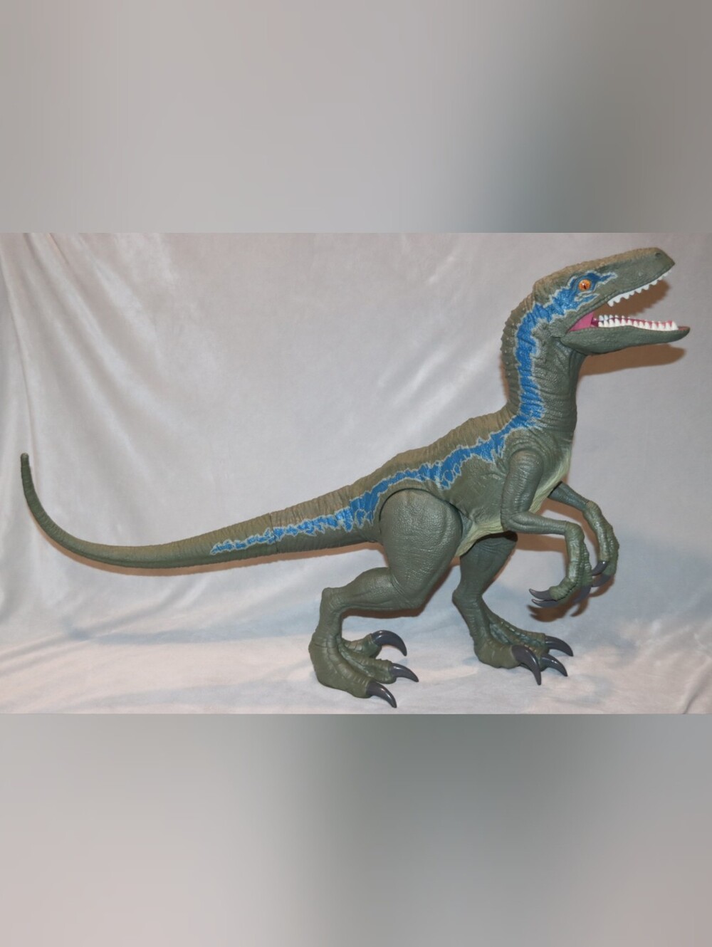 2022 Mattel Super Colossal Velociraptor